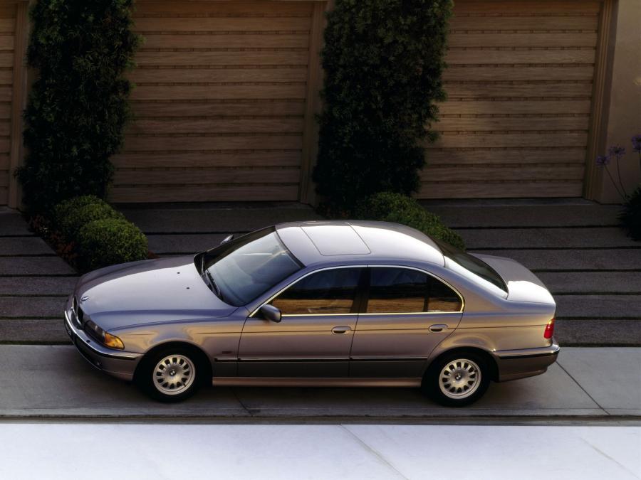  BMW 528i Sedan 1995 года  (фото 2 из 8)